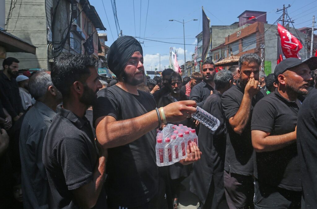 Beyond Faith, One Message:Sikhs, Pandits Pay Homage To Karbala Martyrs 