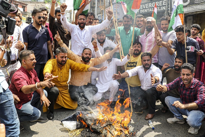 BJYM, RBD Hold Protests Against Farooq Abdullah In Jammu