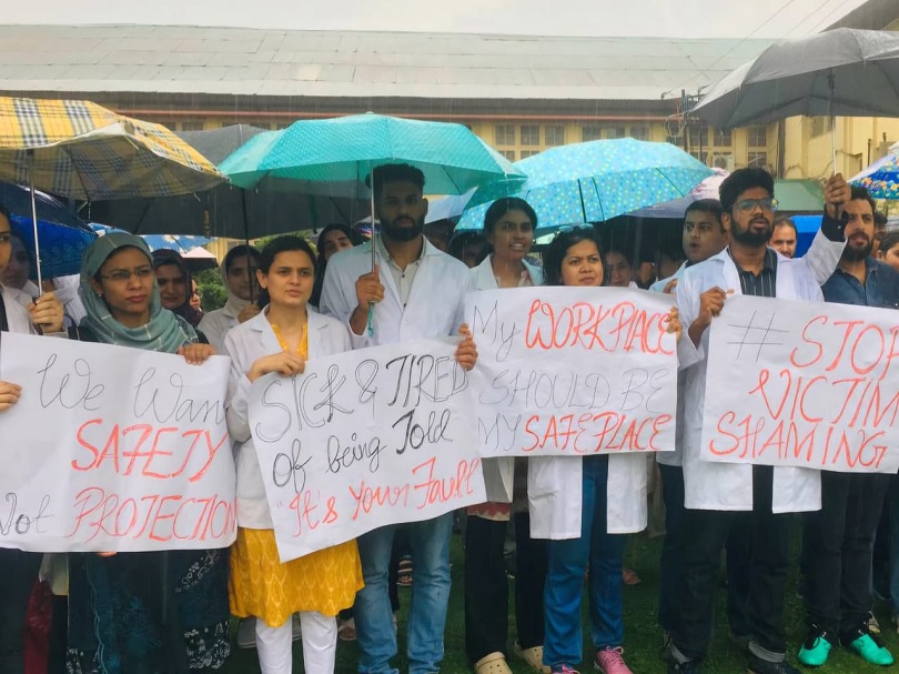 Kolkata Medic’s Rape-Murder: GMC Srinagar Doctors, Medical Students Protest