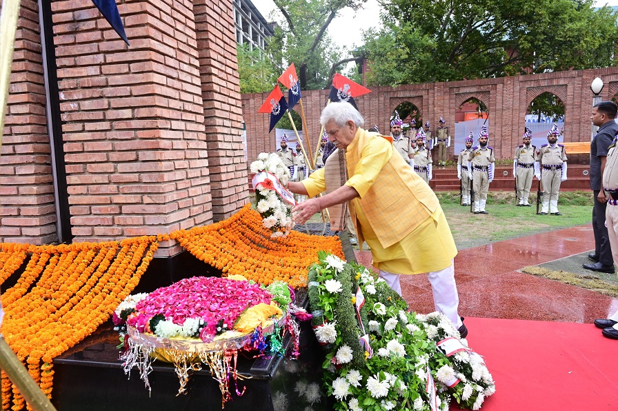 LG Sinha Inaugurates Balidan Stambh In Srinagar