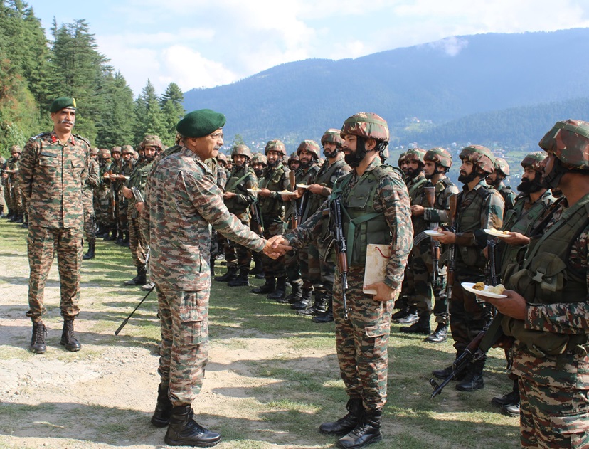 Army Commander Reviews Anti-Terror Operations In Chenab Valley