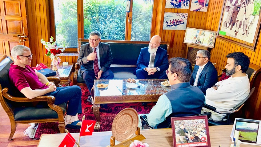 Omar Abdullah Meets US Diplomats, Calls For Relook At Travel Advisories For J&K