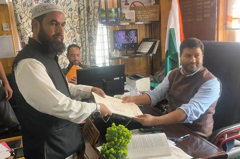 Under GPS Tracker, Former Jama'at-e-Islami  Member Files Nomination