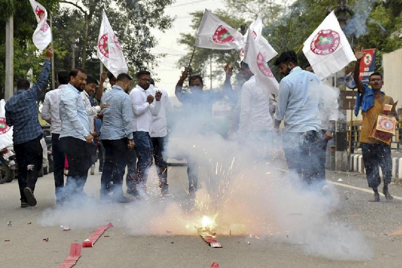 Members of the All Assam Students’ Union (AASU) celebrate the judgement of Supreme Court on the Assam Accord, in Guwahati on Thursday, 17 October 2024.
PTI