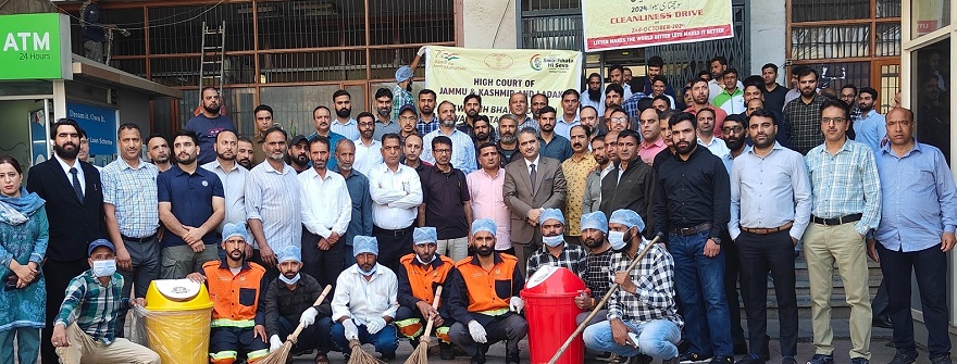 High Court Celebrates Swachh Bharat Divas At Srinagar Wing