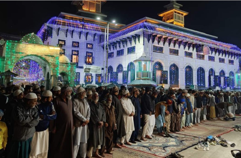 Urs Dastgir Sahab: Devotees Gather For Night-Long Prayers At Khanyar