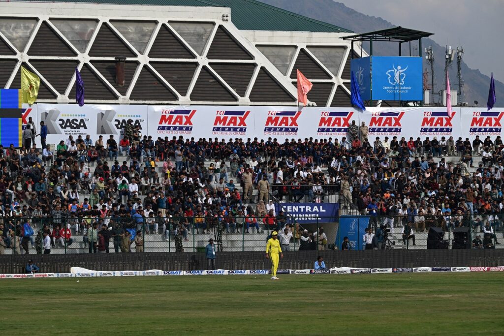 Bakshi Stadium Witnesses Overwhelming Turnout For 2nd Legends League Match