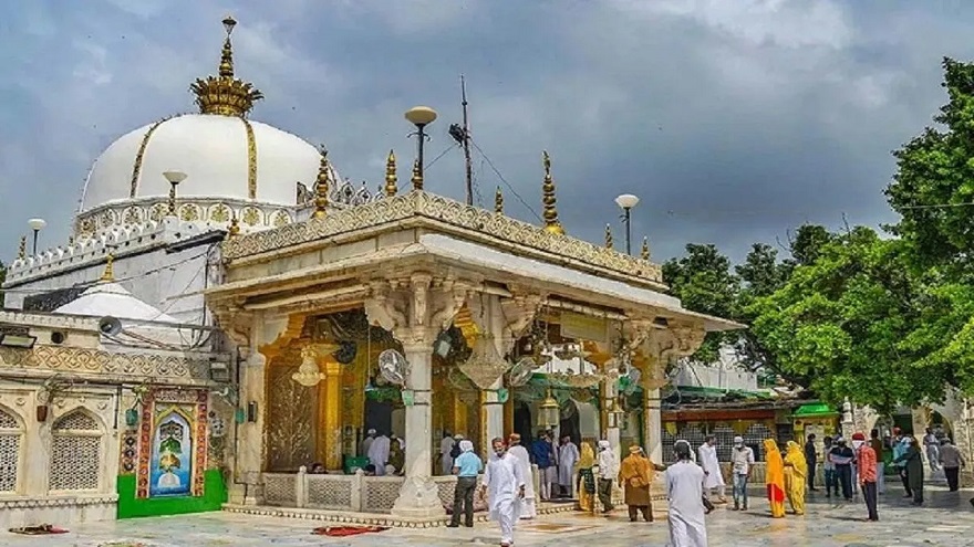 Ajmer Dargah ‘Survey Plea’ Row: Court Notice Triggers Outrage – Kashmir ...