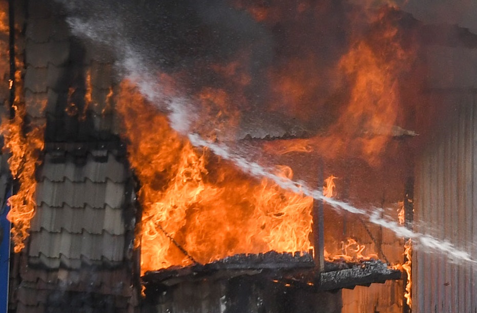 3 Houses Damaged In Massive Fire In Srinagar’s Chattabal