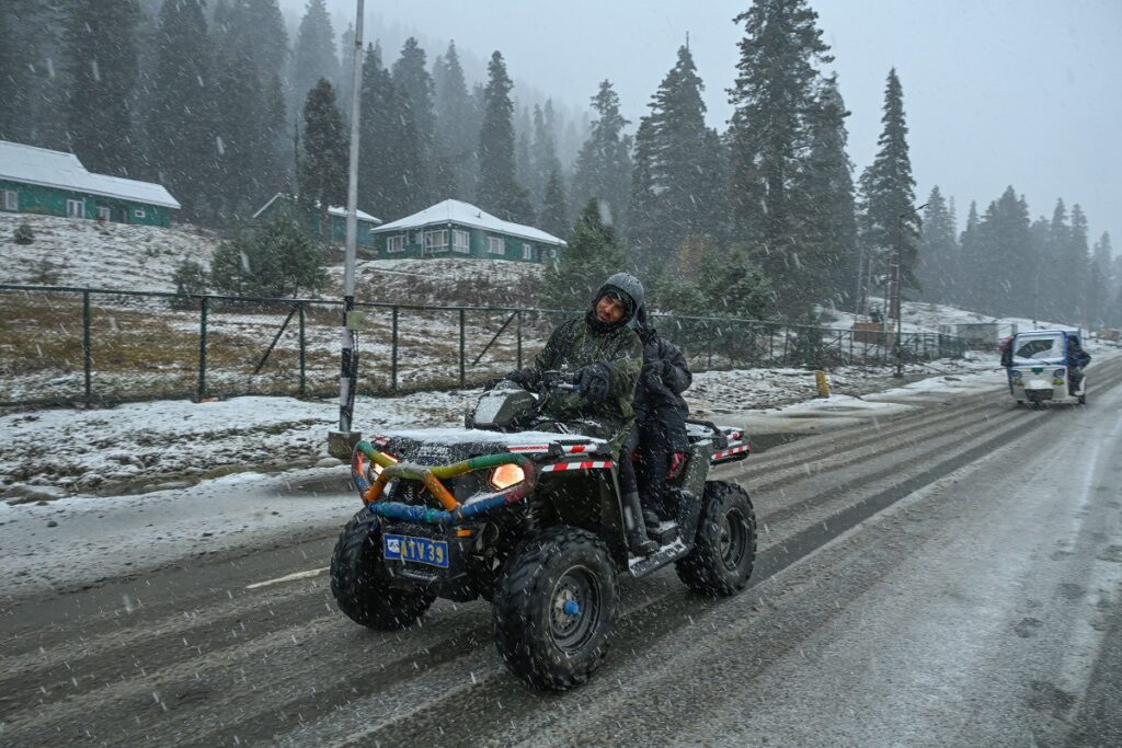 Light Snowfall Expected Till Sunday in Kashmir: MeT