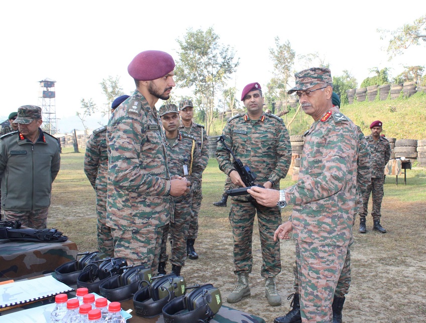 Northern Army Commander Reviews 'Asmi' Machine Pistols