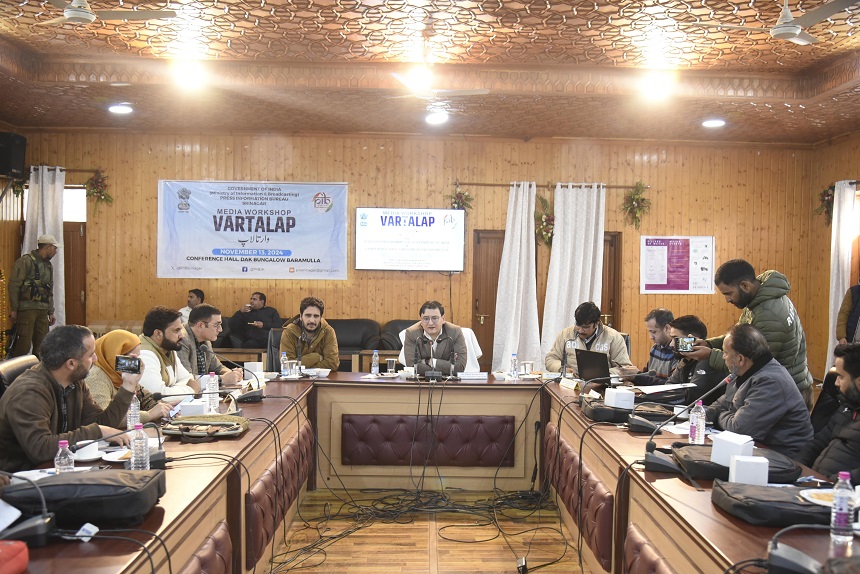 PIB Srinagar Organizes Media Workshop ‘Vartalap’ In Baramulla