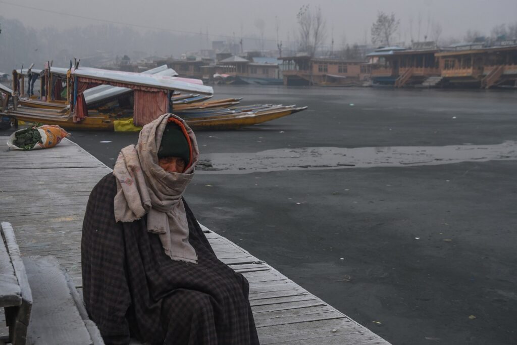 Intense Cold Wave Conditions In Kashmir, Srinagar Records -7.3°C  