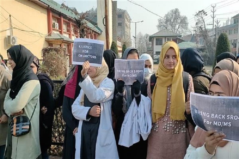 GMC Srinagar Students Protest Over Reduced Open Merit Seats In NEET PG Admissions