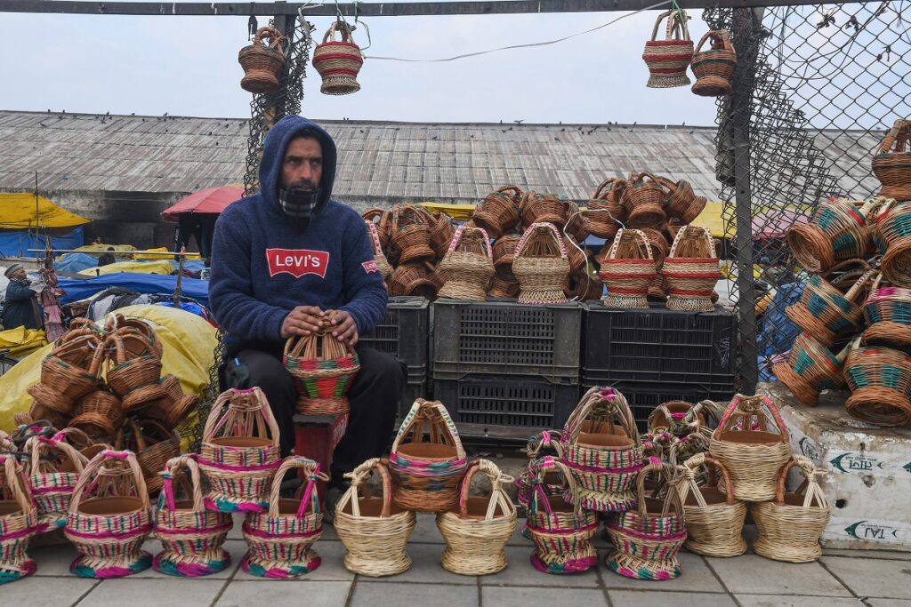 Battling Power Cuts Amid Severe Cold, Kashmiris Fall Back On Kangris, Hamams To Keep Warm