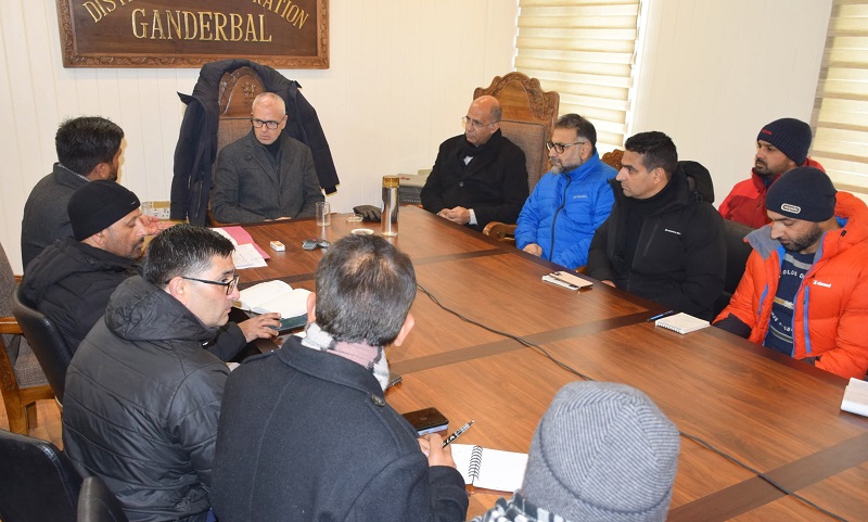  CM Omar Chairs Meeting To Review Snow Clearance, Restoration Of Power & Water Supply Across J&K