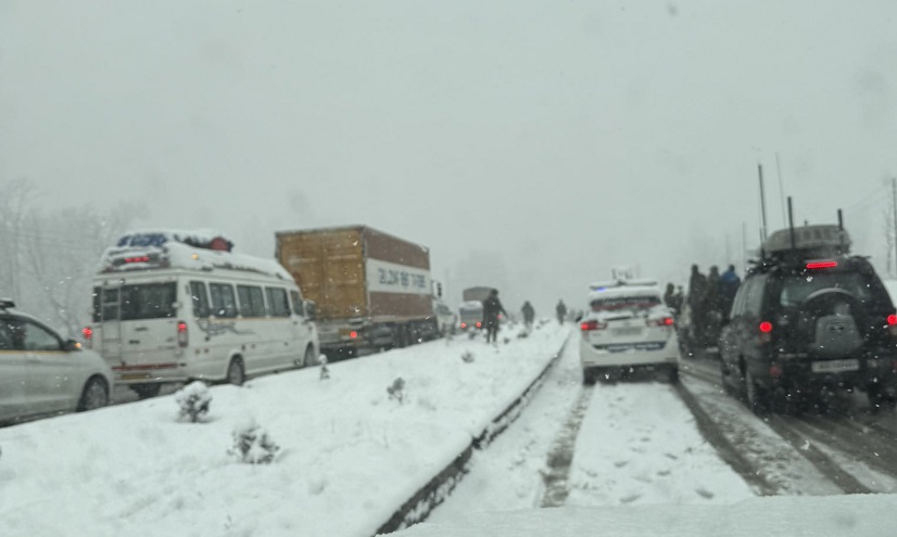 CM Omar Directs Officials To Facilitate People Stranded On Srinagar-Jammu Highway