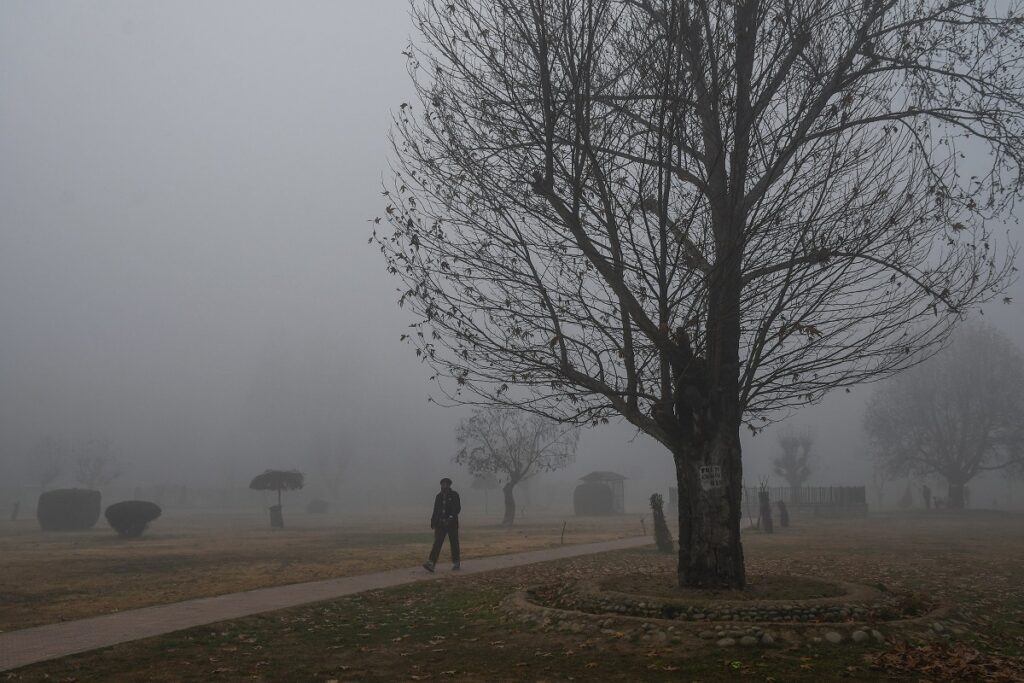 Dry Weather: Kashmir Air Quality, Economy & Water Resources Suffer