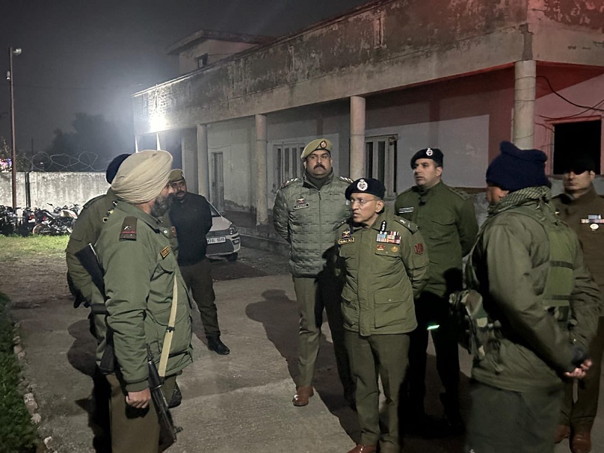 ADGP Reviews Security, Border Management Of Samba, Kathua Districts