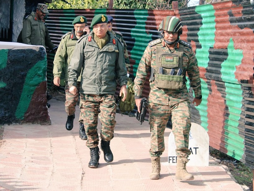 Corps Commander Visits LoC In Rajouri-Poonch, Reviews Operations In Progress