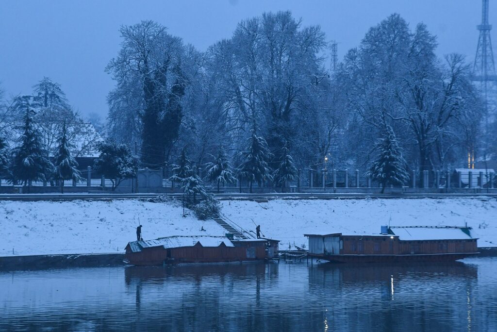 Night Temperatures Rise Across Kashmir After Snowfall