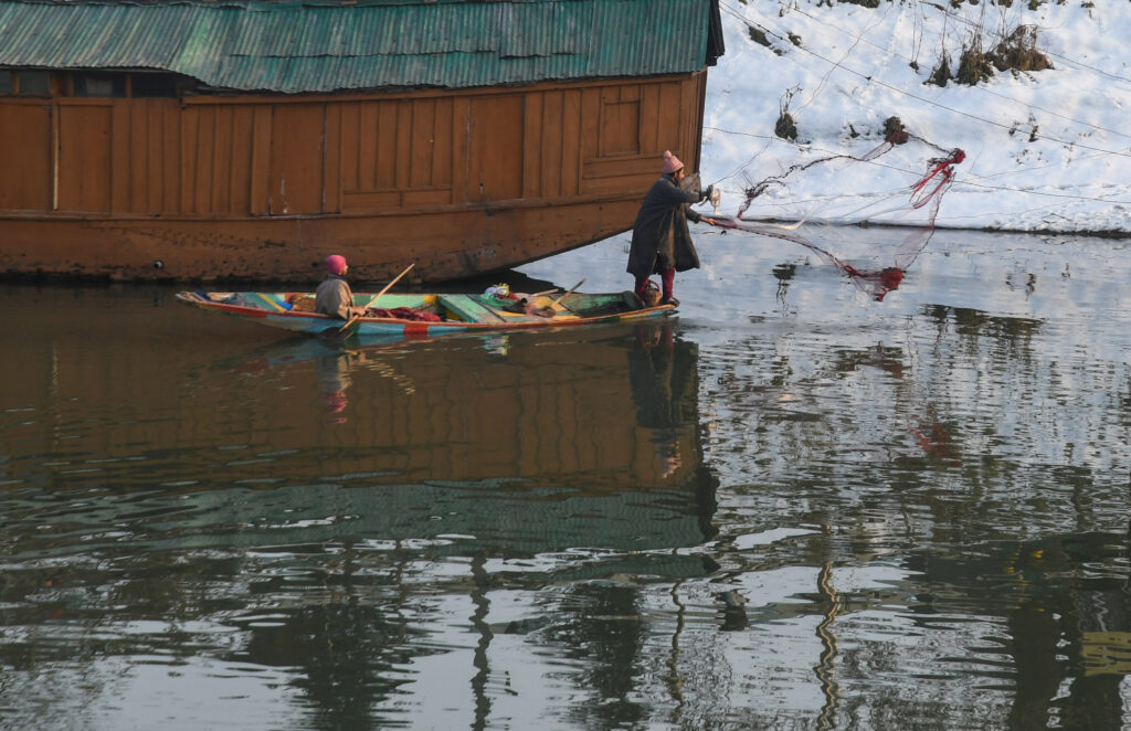 Cold Conditions Intensify In Kashmir Amid Clear Sky