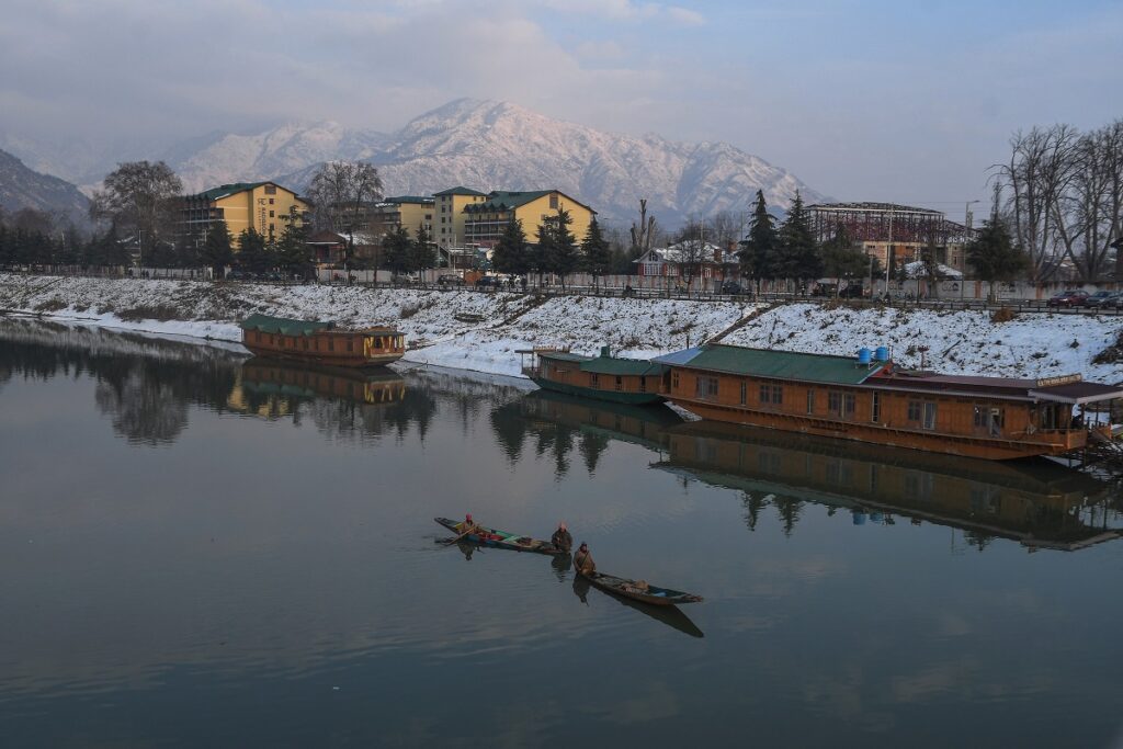 Night Temperatures Rise In Kashmir, Srinagar Sunshine Brings Relief From Cold