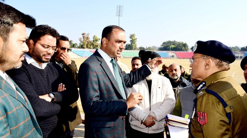 Senior Officials Review Arrangements For R-Day Event At Main Venue In Jammu