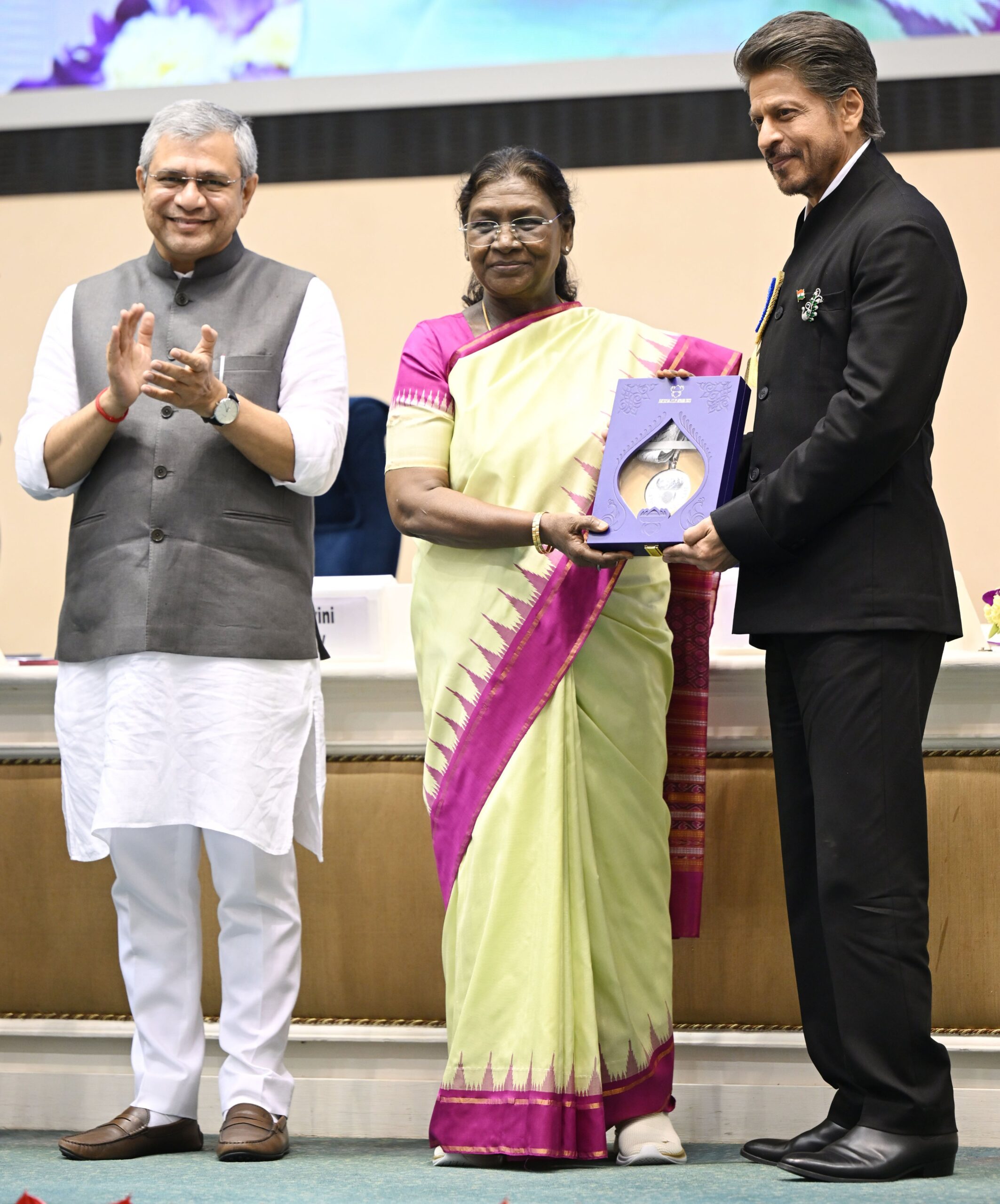 Starry Touch: Mohanlal, Shah Rukh, Rani Mukerji, Vikrant Massey Conferred  National Awards – Kashmir Observer, image size:2126x2560