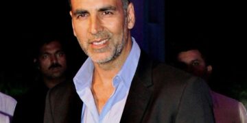 Superstar Akshay Kumar on Tuesday urged Maharashtra Chief Minister Devendra Fadnavis to transform the Film City, the iconic place in Mumbai that has been a hub for Bollywood film and television production.