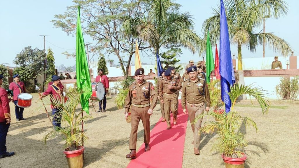 DGP Visits Forward Area Near IB in Jammu, Interacts with VDGs