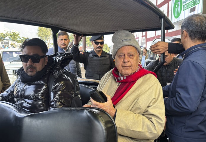 Farooq Abdullah Travels to Srinagar in Vande Bharat
