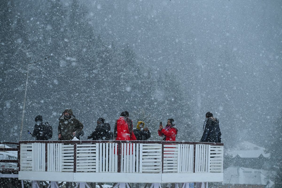 Snowfall Breathes Life into Kashmir’s Winter Tourism