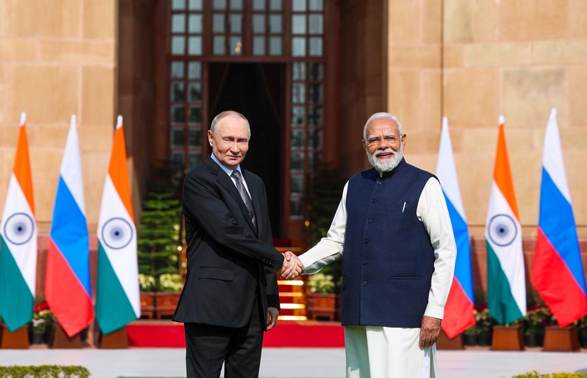 Modi Tells Putin India Neutral, Committed to Ukraine Peace