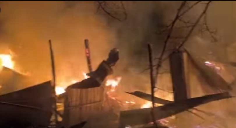 Fire Guts Timber Units, Commercial Building in Srinagar’s Munawarabad