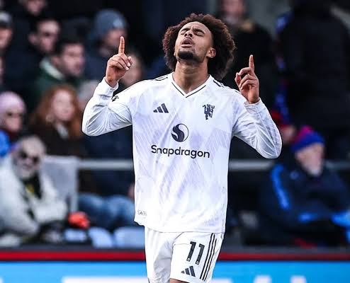 Zirkzee Strike Leads Man United Comeback Win