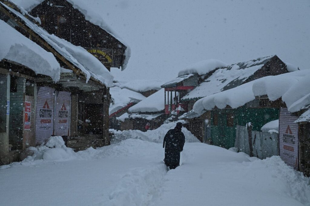 Snow Clearance Lapses: 5 R&B Officials Suspended in Kashmir