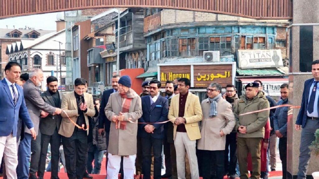 LG Sinha Inaugurates Revamped Amira Kadal in Srinagar