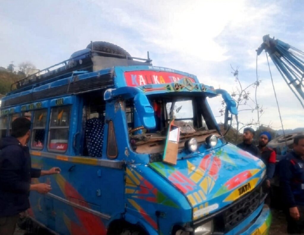 11 Injured In Mini Bus Accident In Rajouri