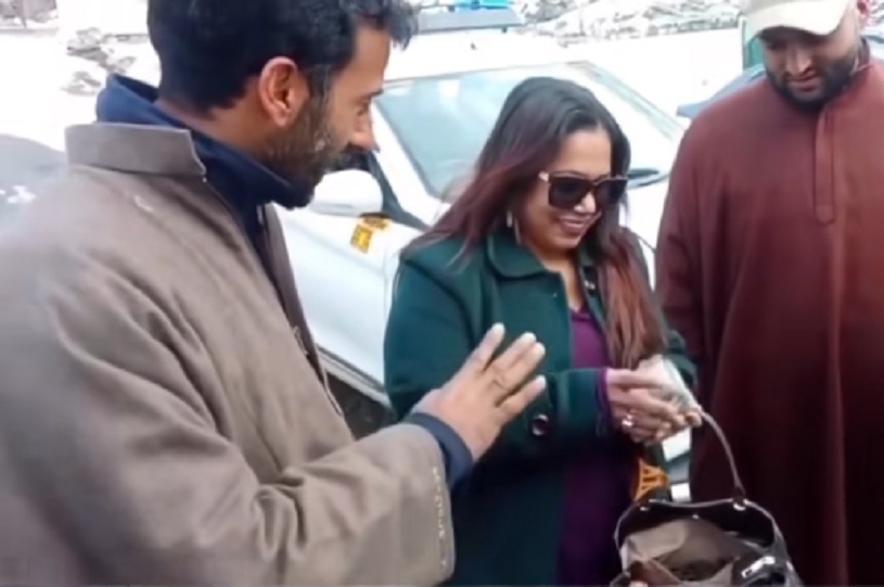 Pahalgam Cab Driver Returns Cash, iPhone to Tourist, Wins Praise