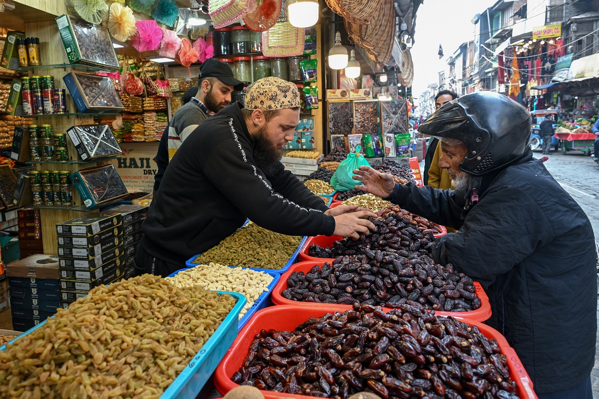 Ramazan Begins In Kashmir; Markets Abuzz 