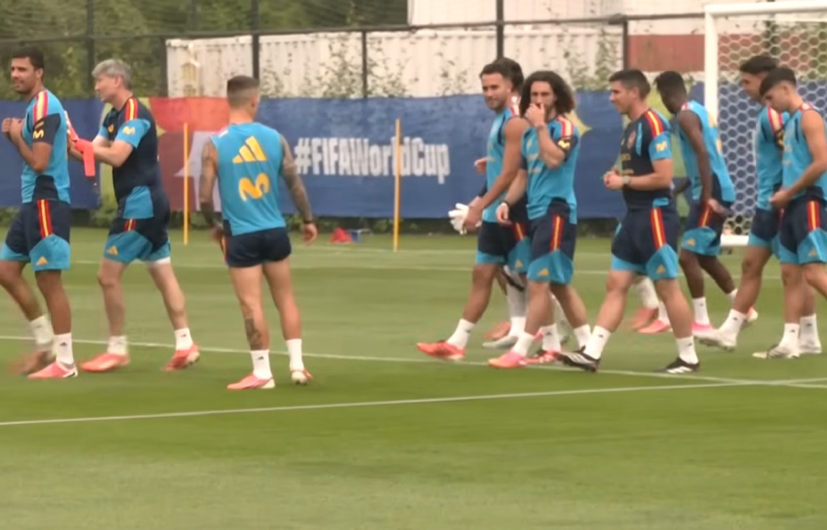 Spain Trains Under Smoky Skies Before World Cup Final